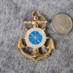 Rare Marina Du Fairmont Le Château Montebello QC Quebec Lapel Pin